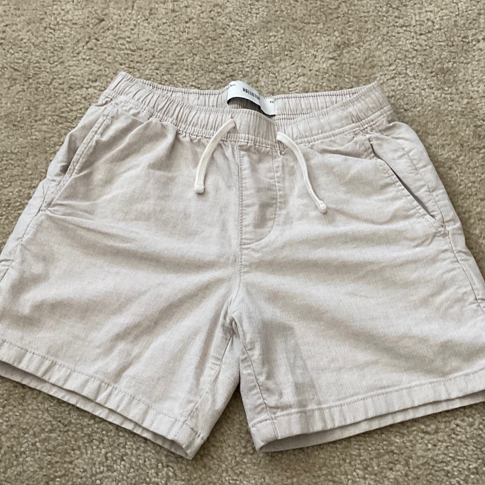 Hollister Men’s Light Tan Drawstring Shorts